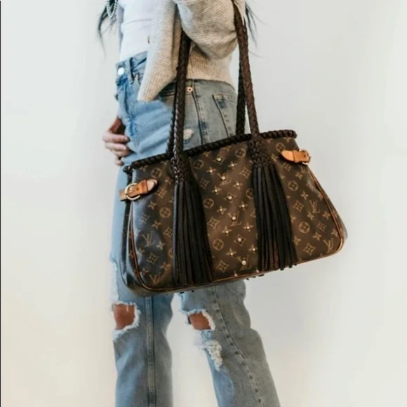 Louis Vuitton Vintagebohobags The Megan with Studs - Picture 3 of 4